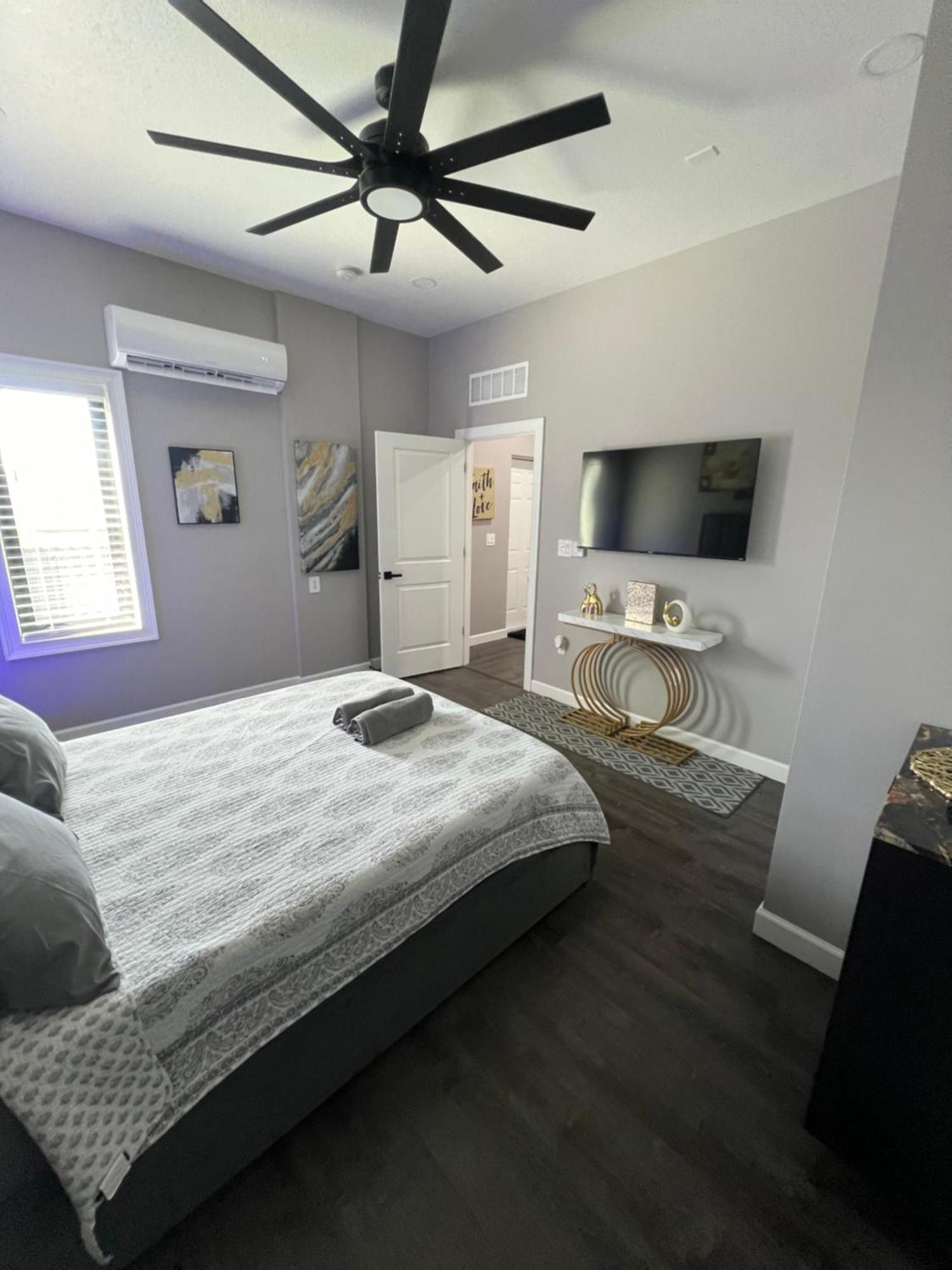 The Palm Suite Lehigh Acres Bagian luar foto